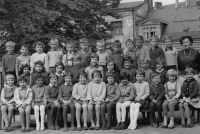 Zbyněk Šolc na třídní fotografii (stojící druhý zprava), 70. léta 20. století