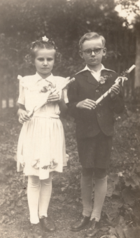 Zdeněk Duda with his sister at the first Holy Communion in the 1950s