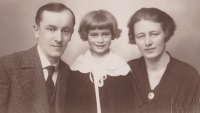 Zlata Wálová with her parents, second half of the 1920s