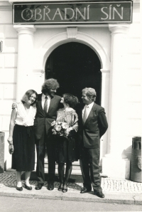 Wedding photographs of Petr Císařovský and Vendula Císařovská with witnesses Václav Havel and Eda Kriseová, Prague-Vršovice, 4 August 1988