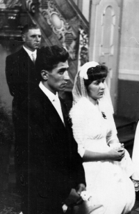 Vilibald Plaček with his wife Margareta in St. Matthew's Church, wedding picture, Hat' 1961