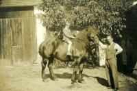 Blahomír, father of the witness, with Antonín, grandfather of the witness, on the farm in Dřínov, around 1930