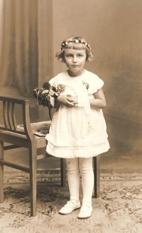 Ingeborg Kutinová at six years old, 1936