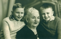 Pavel Marek (right) with brother Ladislav and grandmother Julie Wolfová