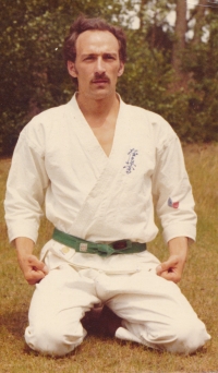 Jiří Georg Čupr při tréninku karate (80. léta 20. století)