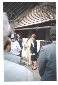 By revealing the symbolic grave of Vladimír Petřek in Valašský Slavín spoke his daugter - Jiřina Juláková - Petřková