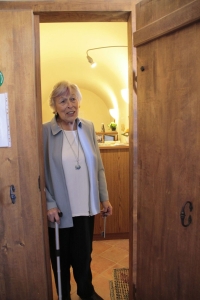 Marie Fišerová guiding in the synagogue and at the Reginal Jewish Museum in Polná