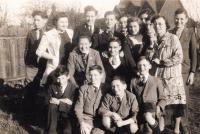 Kindertransport do Anglie, 1939, Hugo ve 2. řadě 1. zleva