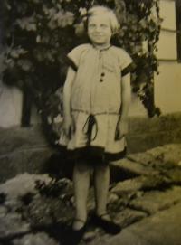 Libuše Tůmová in the childhood